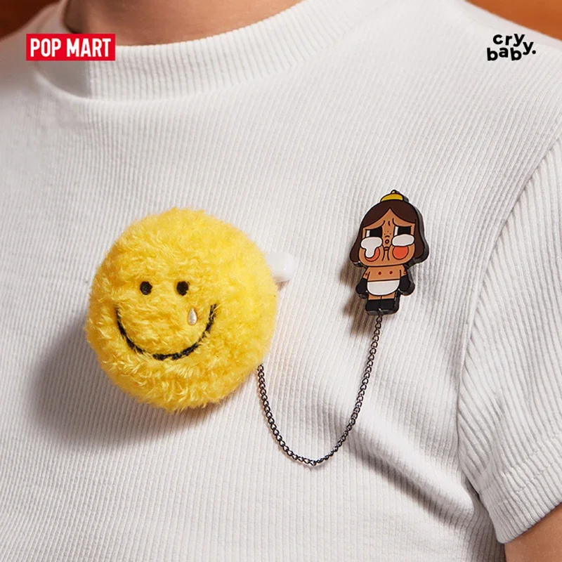 POPMART CRYBABY Weinen Wieder Serie Plüsch Abzeichen Blind Box Erraten Tasche Mystery Box Spielzeug Puppe Nette Anime Figur Desktop Ornamente