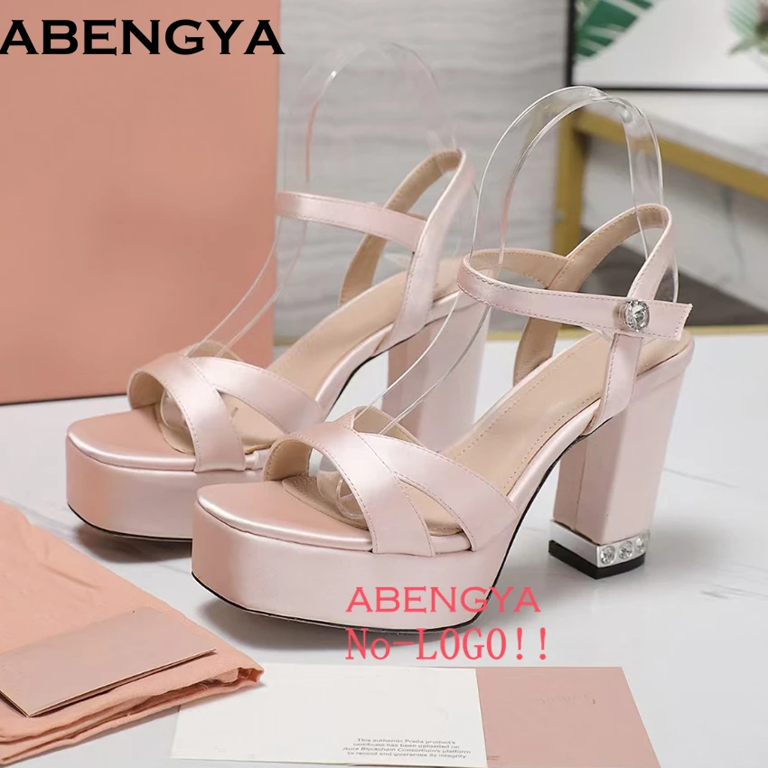 جودة الحرير منصة صنادل طراز جلاديتور النساء كريستال مكتنزة عالية الكعب أحذية الحفلات المفتوحة تو المرأة Sandalias Mujer 2025