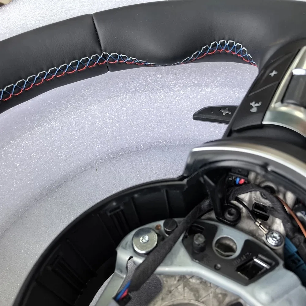 Volante para BMW M3 M5 F20 F22 F23 F30 F33 F34 X1 F48 X5 F15 X3 F25 F80 E90 E70 E84 Volante de carro de couro com pás