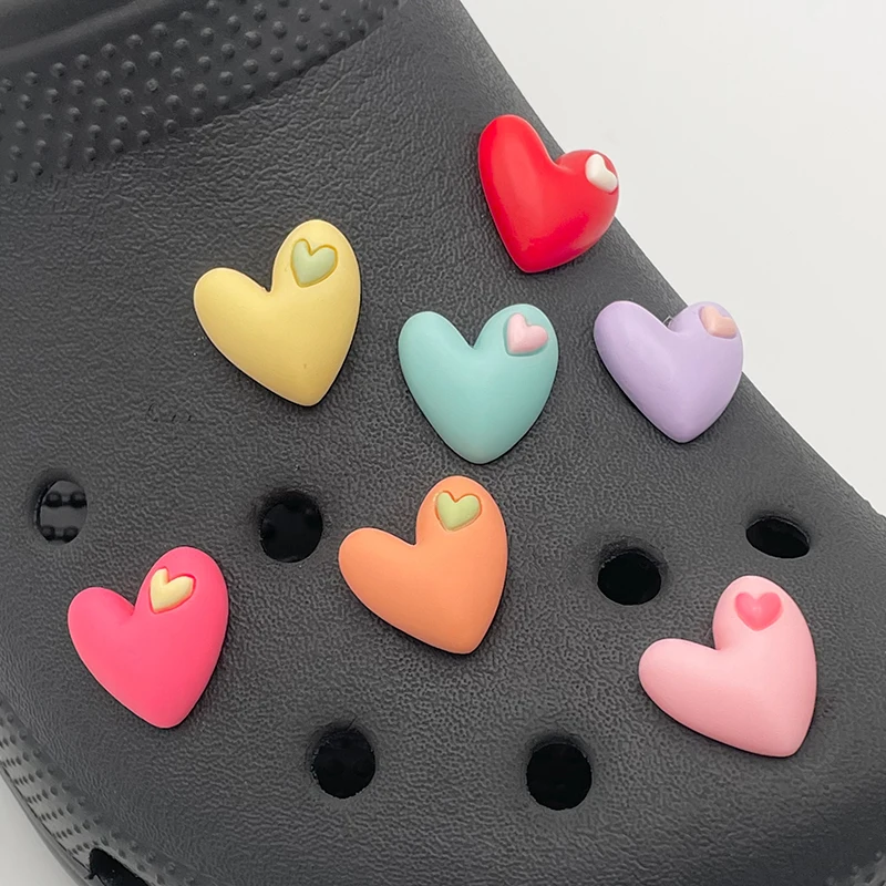 

7Pcs Cute Shoe Decoration Accessories For Girl's Slippers Clogs DIY Parts New Designer Red Heart Badges Shoe Charms Fit Sandals