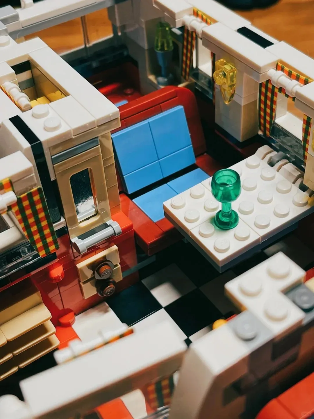 MINISO 2025 جديد 10220 التقنية T1 شاحنة التخييم حافلة سيارة MOC مركبة اللبنات 1332 قطعة لعب للأطفال هدايا عيد الميلاد