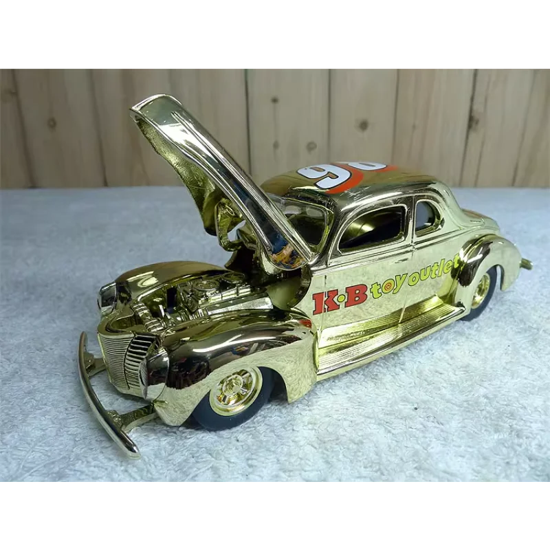 

Diecast ERTL 1:24 Scale Outlet 98 Golden Discontinued Electroplated Gold Beetle Alloy Car Model Collectible Toy Gift Souvenir