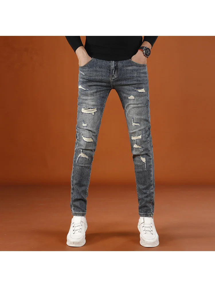 Pantalones rasgados de moda para hombre retro street 2025 nuevos pantalones vaqueros de pierna pequeña elásticos de gama alta de otoño