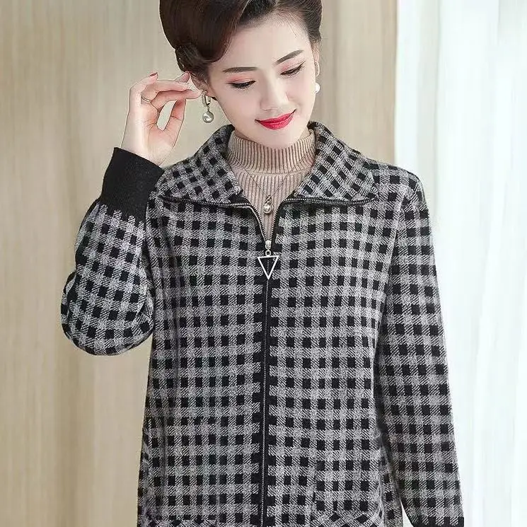 Mom's Hooded Thick Velvet Jacket for Middle-aged and Elderly Women's Clothing New Fashionable Plaid Versatile Cardigan