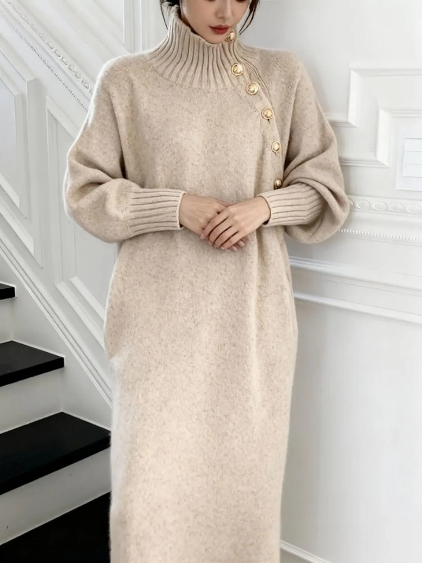 

Длинное женское платье-свитер длиной до колена