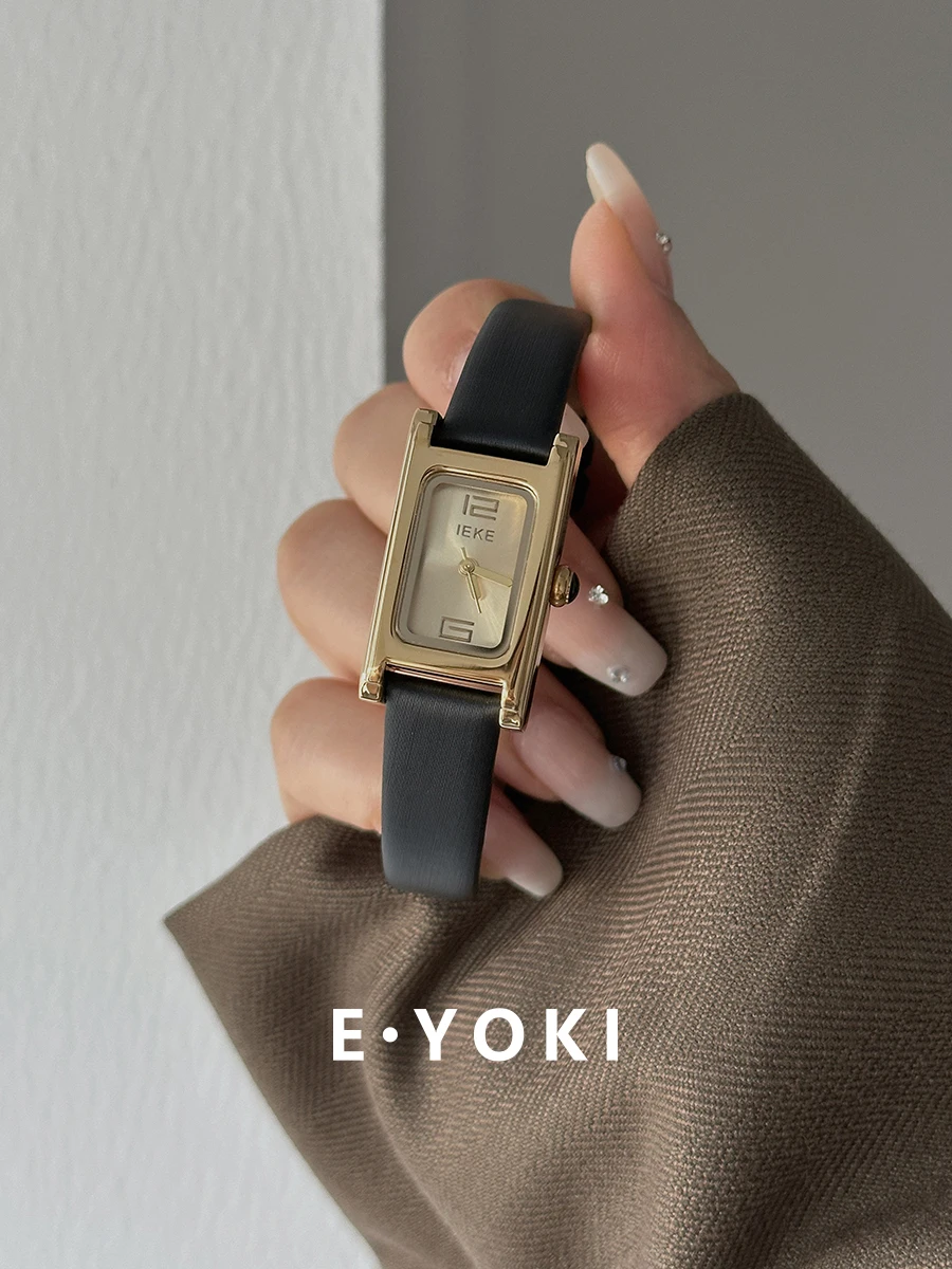 Neue schwarze und goldene Quarzuhr im koreanischen Stil, luxuriöse Damenuhr mit hochwertigem Gefühl, schlichtem Lederarmband, Vintage-Stil.