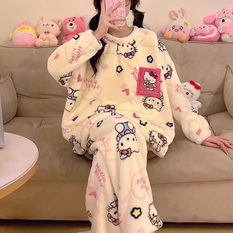 ชุดนอนตุ๊กตาเฮลโลคิตตี้ลายการ์ตูนน่ารัก สไตล์อนิเมะ เนื้อผ้านุ่ม สวมใส่สบาย อุ่น สำหรับฤดูใบไม้ร่วงและฤดูหนาว เหมาะสำหรับสาวๆ ใส่ในบ้าน สินค้าขายดี