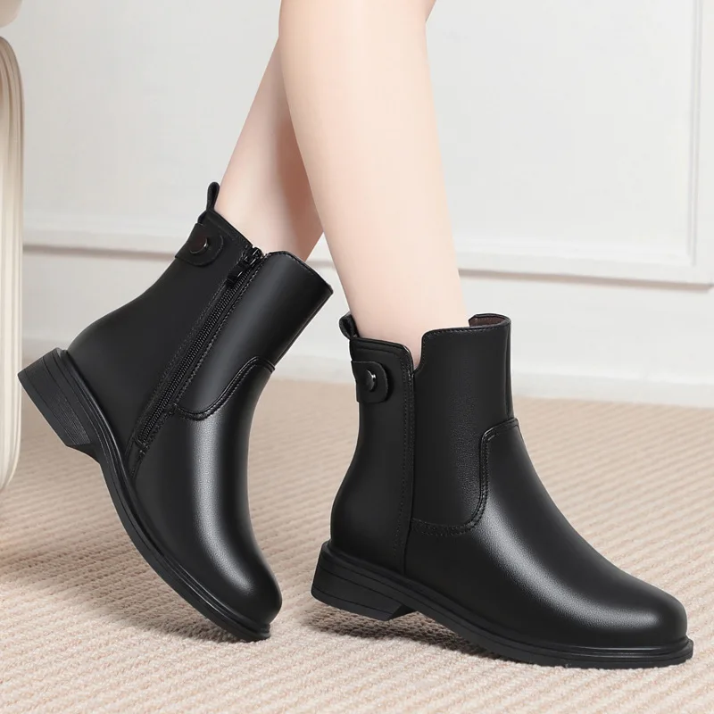 

Plus Size 35-43 Casual Quality Women's Soft Leather Boots Black Thick Fur Wool Boots 2026 Winter Square Heel Warm Ankle Boots