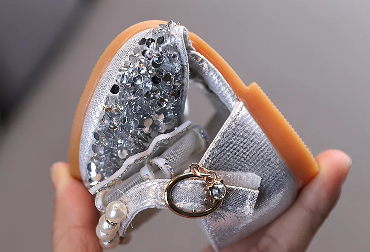 2026 Mädchen Lederschuhe Kinder Spitze Schmetterling Strass Perlen Verzierung Auftrittsschuhe Modische Hochzeitsschuhe für Kinder – Detail 11