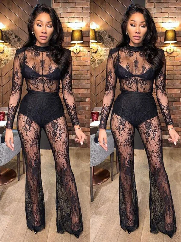 بذلة فضفاضة شفافة من الدانتيل بمقاس كبير وخصر عالٍ وساق واسعة قليلاً وتأثير شفاف