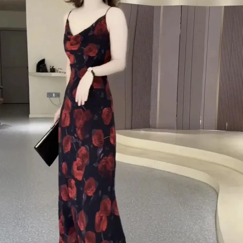 

Elegant Women's Floor Length Floral Print V Neck Spaghetti Strap Slim Fit Sheath Dress With Classic Design For Spring And Autumn