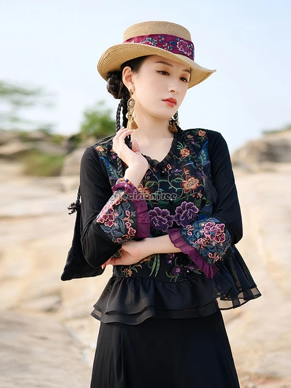 

2025 chinese ethnic style new retro women's embroidered sleeveless v-neck waistcoat splicing design yarn retro fashion vest top