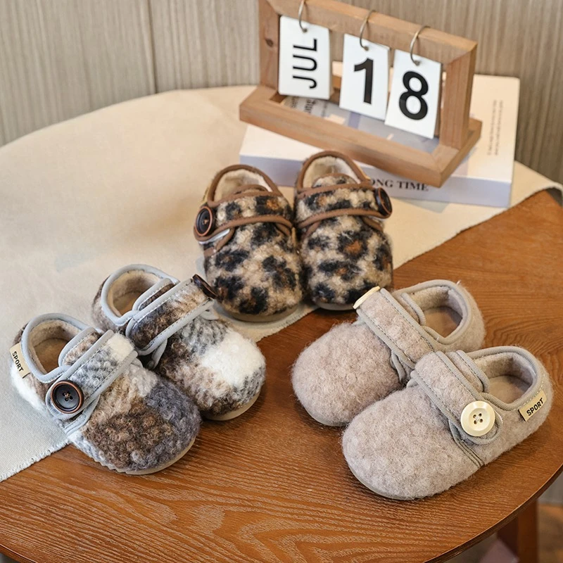 

Зимняя детская уличная плюшевая обувь, новая классическая леопардовая модная повседневная обувь для девочек, теплая пушистая детская школьная хлопковая обувь на плоской подошве