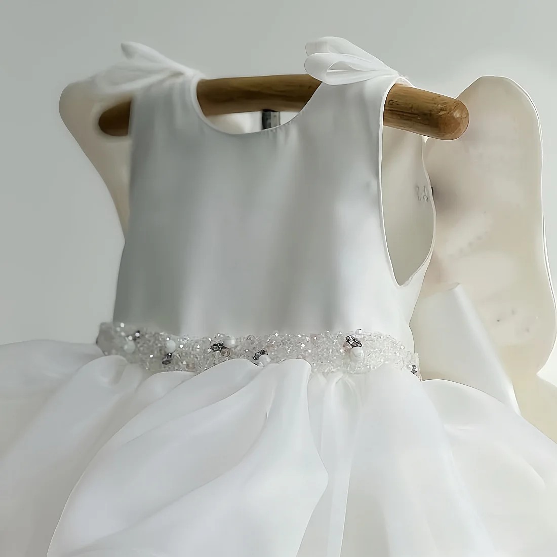 Maßgeschneidertes Prinzessinnen-Elegantes Baby-Mädchen Schmetterling Geburtstagsparty Ballkleid mit Perlen 3D-Blumen Weißes Tüll Blumenmädchenkleider 2026 – Detail 3
