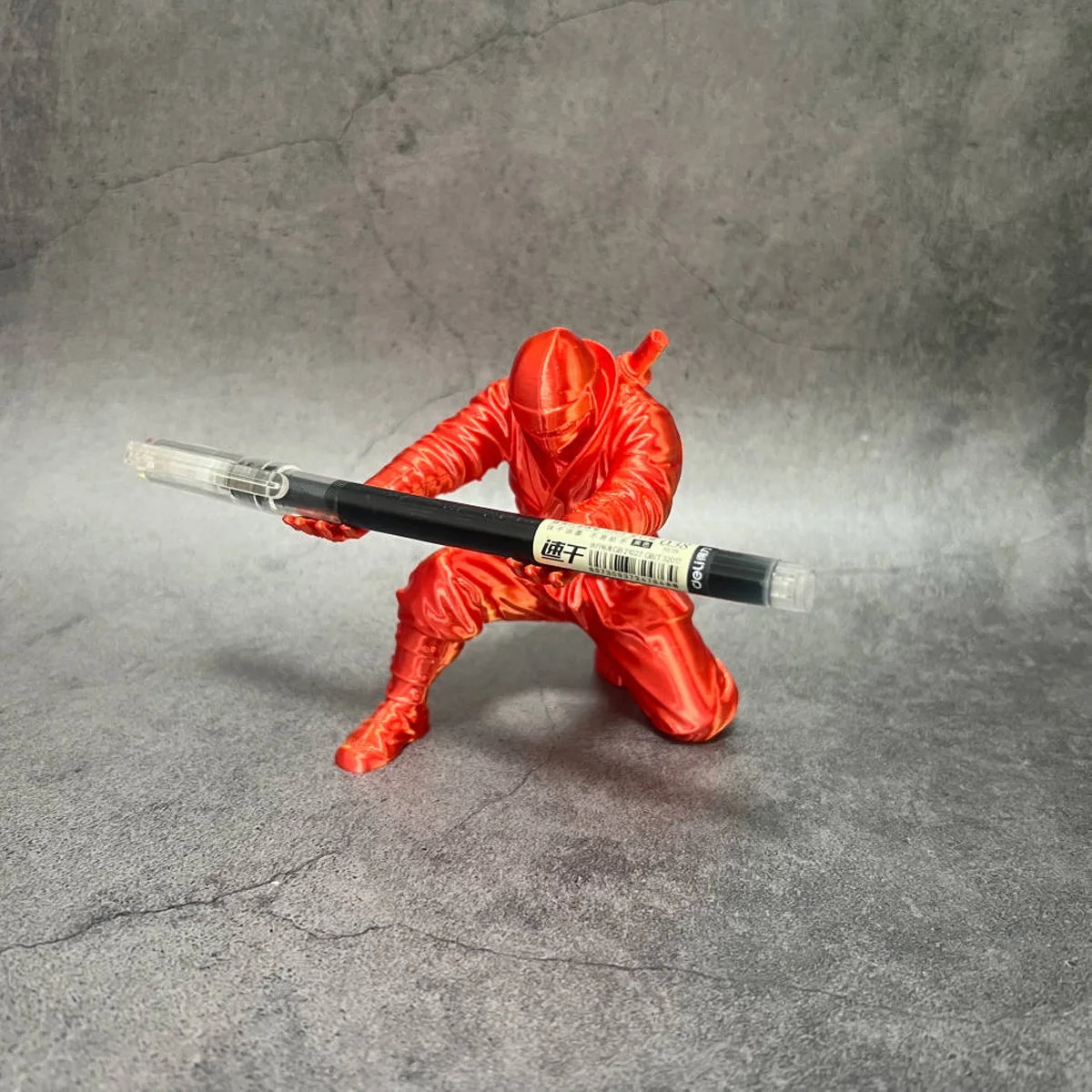 (9*7.8cm) 3D Printed Multi-Color Organizer Ninja Pen Holder Miniature Pen Stand Creative Gift Ornament Modern Desktop