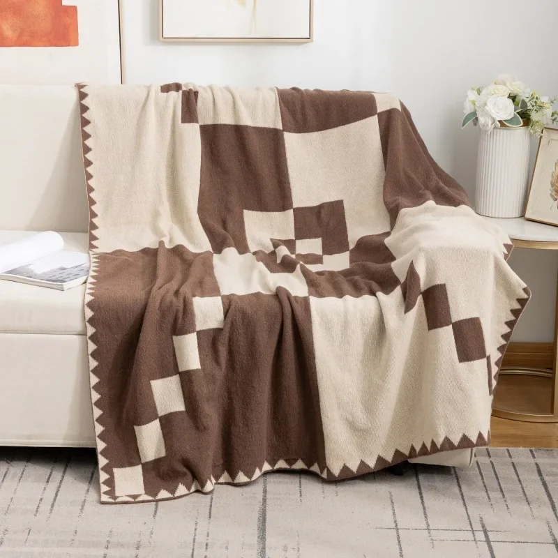 Otoño e Invierno nueva manta geométrica simétrica de felpa de ciervo jacquard de punto suave y cómoda manta para siesta de oficina