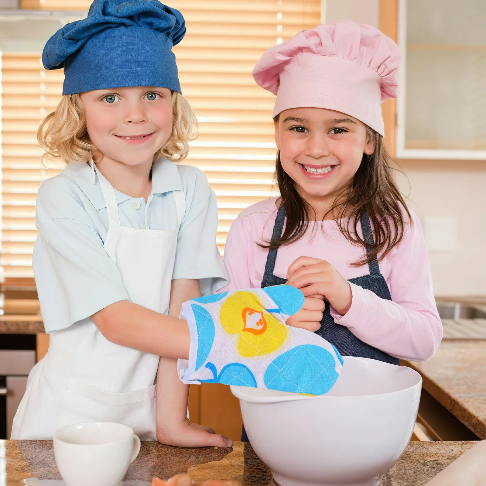 

2Pcs Children's Oven Mitts Heatproof Protective Baking Gloves Thicken Cotton Lined Cute Kids Kitchen Accessories for Toddlers