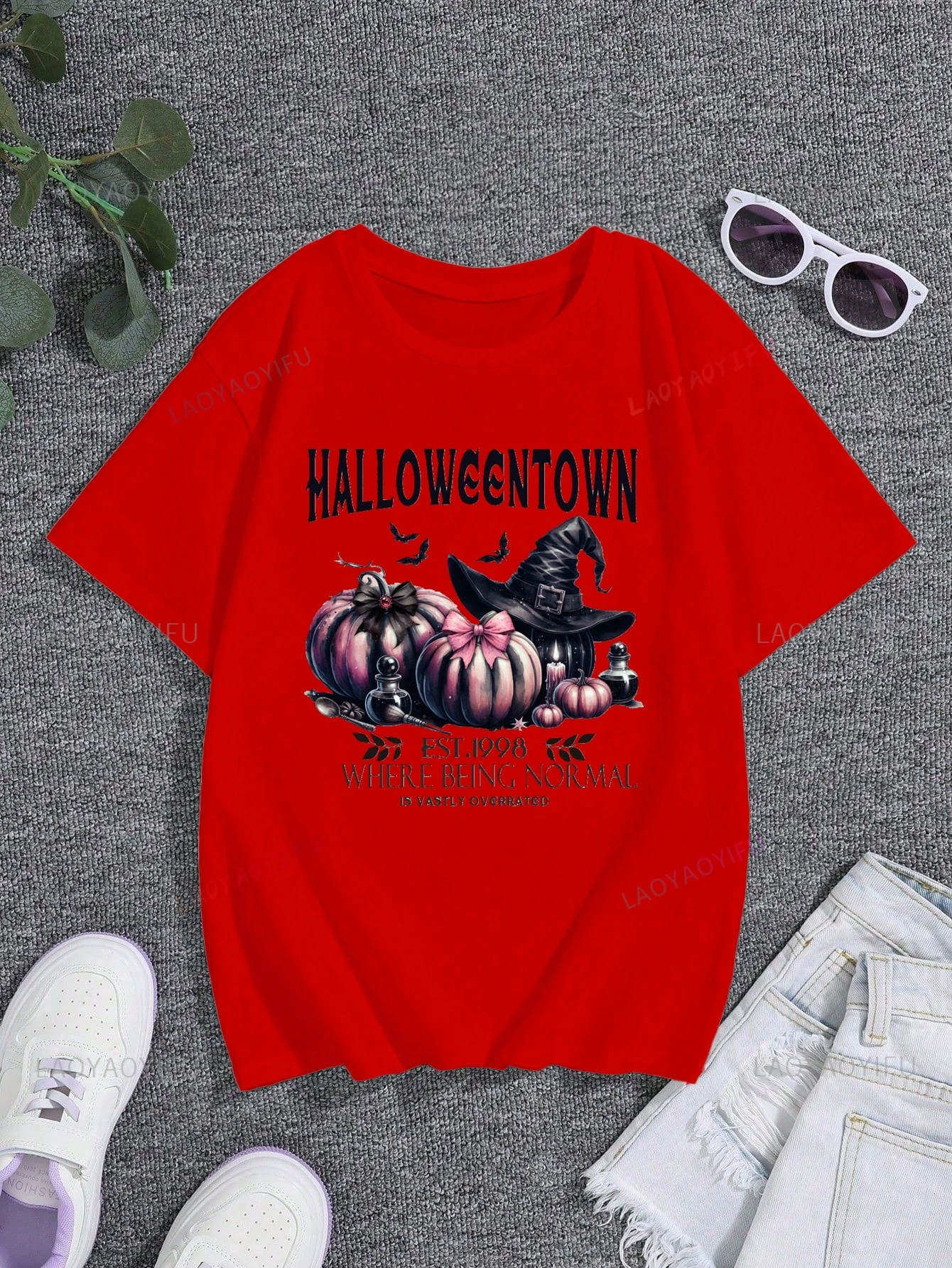 ハロウィンを祝いましょう - 魔女の楽しい漫画グラフィックシャツ、お祭りパーティー、ユニセックストップ、日常ファッション、カジュアルコットンTシャツ