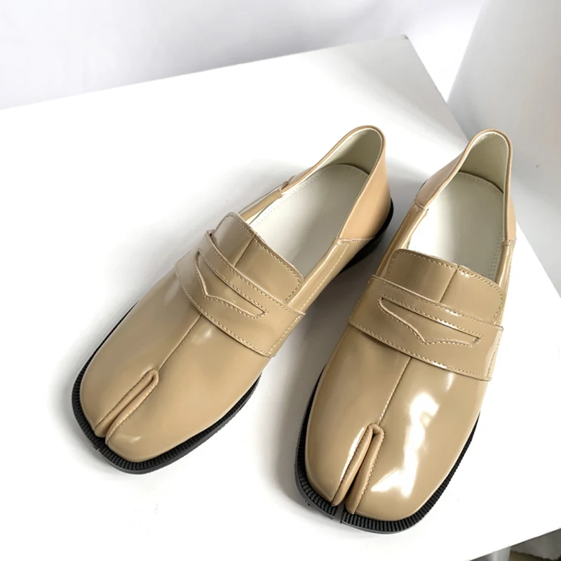 Unisex Men’s Women’s  Tabi Loafers Genuine Leather Slip-On Split Toe Ninja Pumps Women Pig Hoof Tabi Flat Shoes chaussure femme