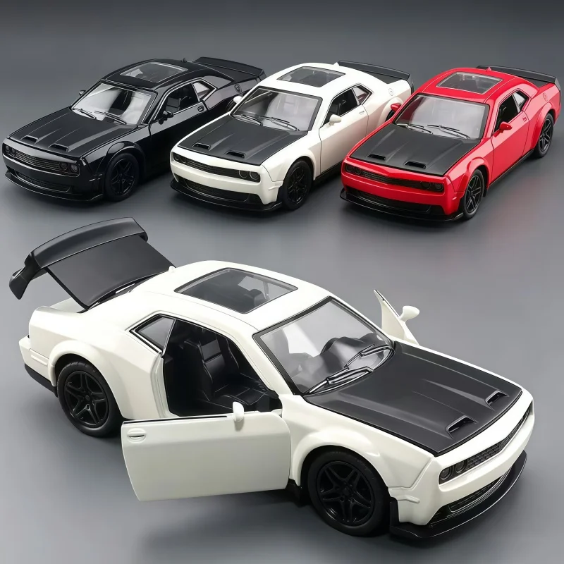 1/36 Scale Four-Door Alloy Sports Car, Metal Casting, Exquisite Vehicle Gift Decoration