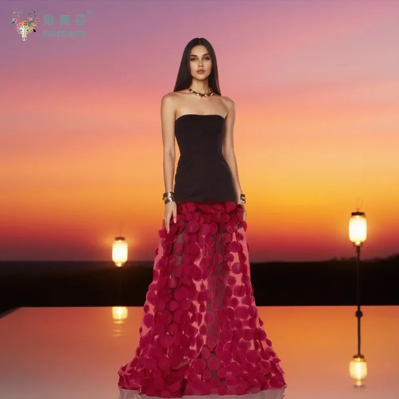 

Solid Color Strapless and Floor Length Gown with Three-dimensional Polka Dot Mesh Splicing Knitted Strapless Evening dresses