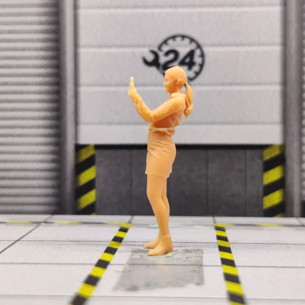 1/64 Maßstab Modell Harz langes Haar Pferdes chwanz Selfie Mädchen ungefärbte Miniatur Diorama hand bemalt s830