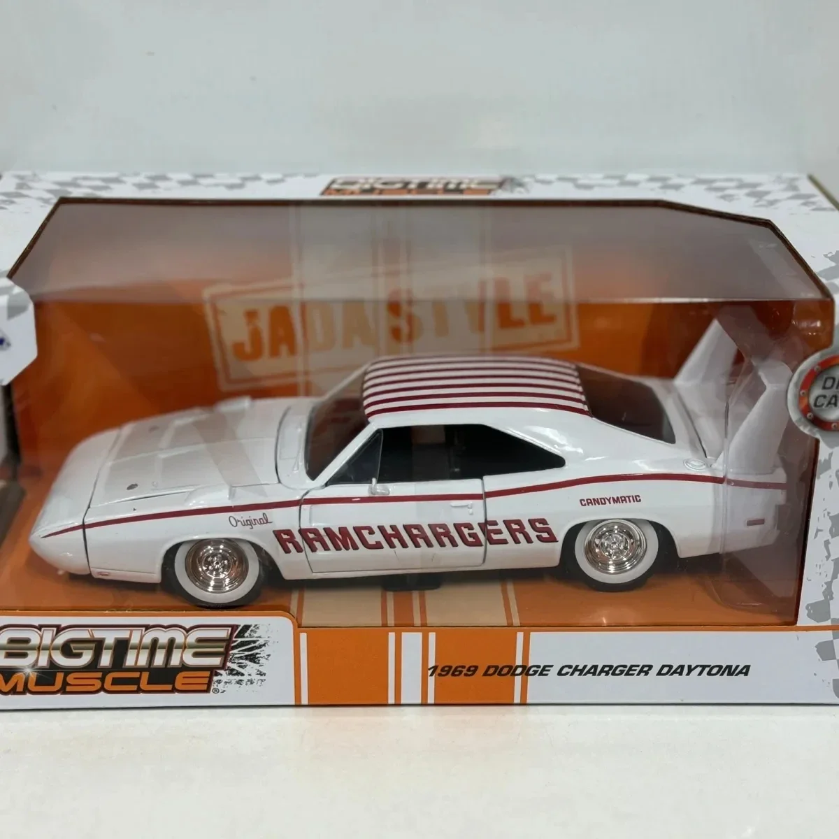 

1:24 1969 Dodge Charger DAYTONA высококлассная модель автомобиля из сплава коллекционная игрушка подарок сувенир демонстрационный орнамент J357