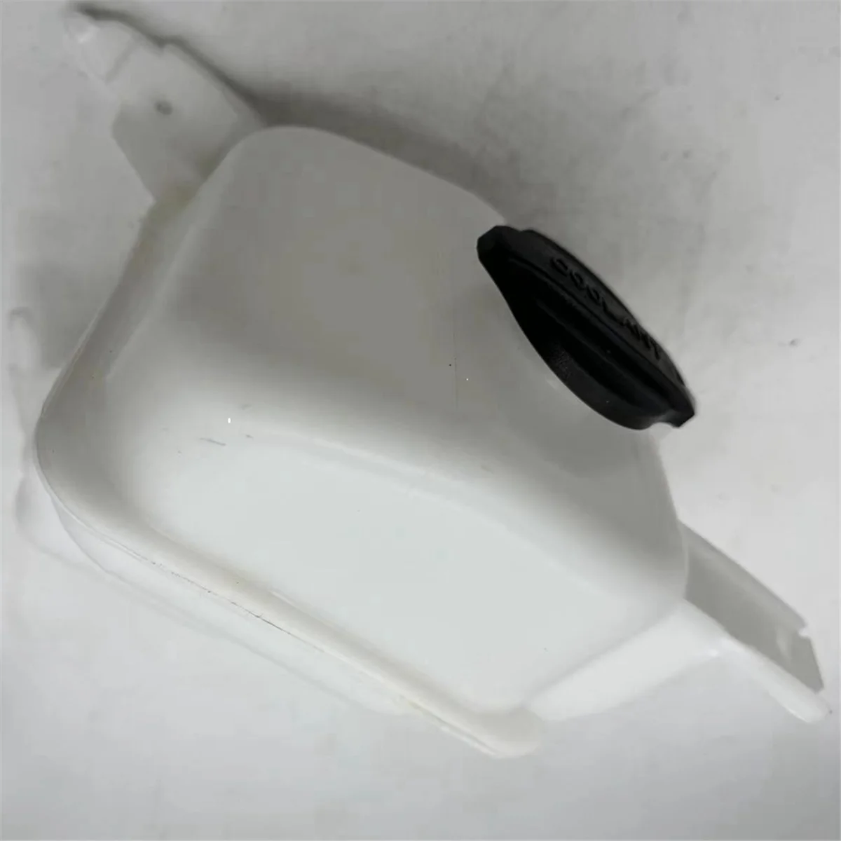 

Innovative New High Quality Car Engine Coolant Reservoir Water Tank for Hyundai