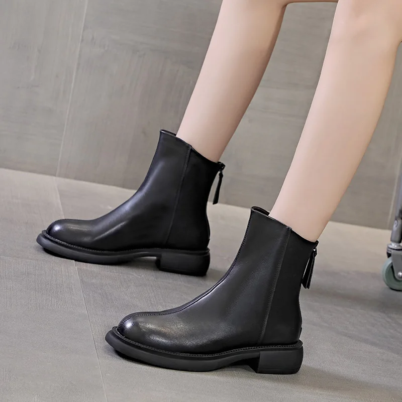 Botas de piel auténtica con cremallera trasera para mujer, botines cortos, estilo Retro británico, invierno, 2024