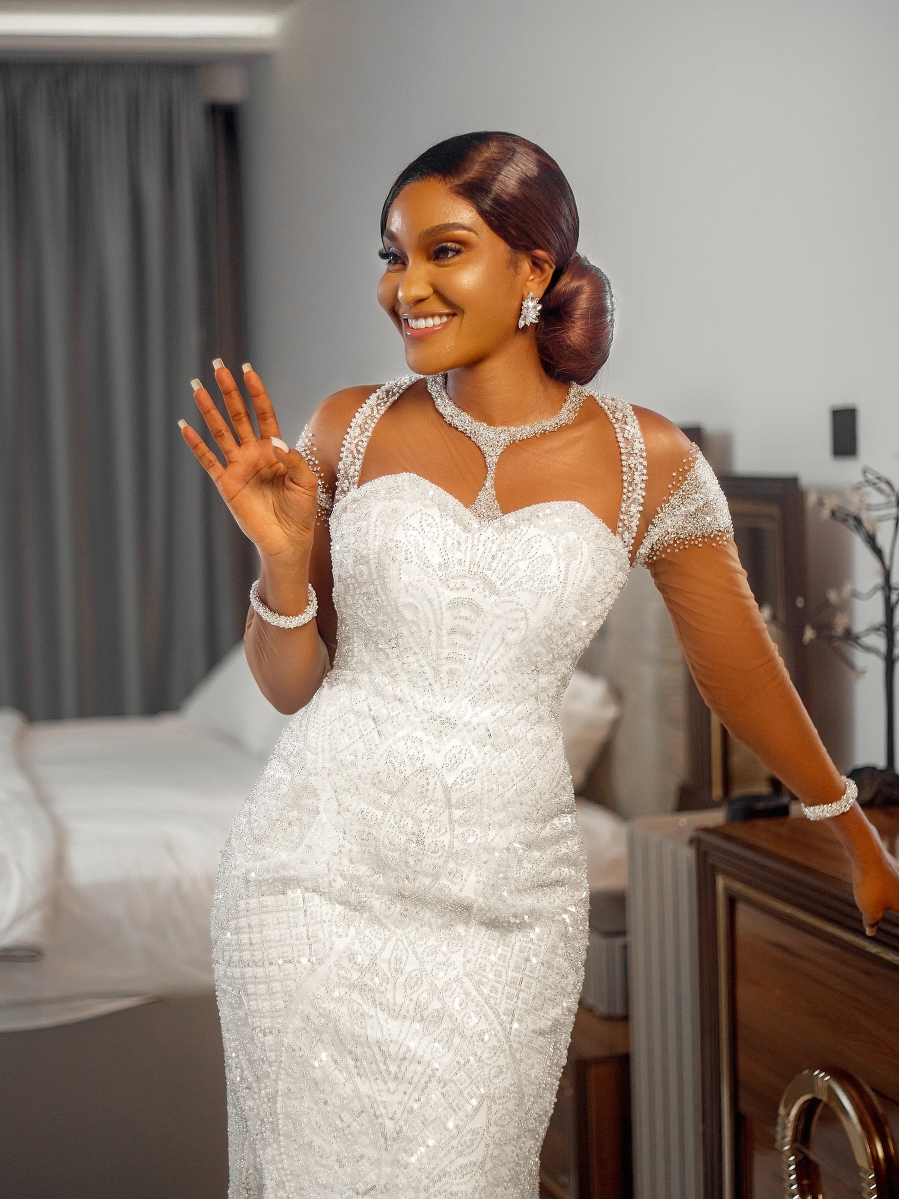 Sheer Neck Wedding Dressws Illusion Cap Sleeve Aso Ebi Mermaid Lace Pearls Bridal Gown For Bride with Removable Skirt Customized