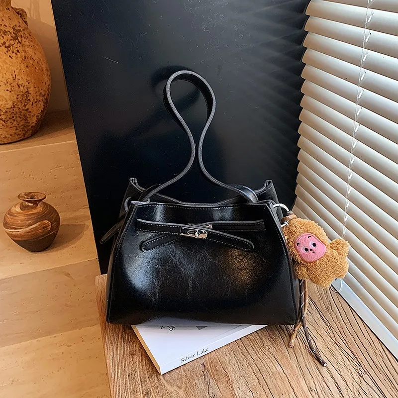 

Stylish Crossbody Bag Women's Leather Exterior Luxury Brand Quality Famous Designer Signature Travel Ready