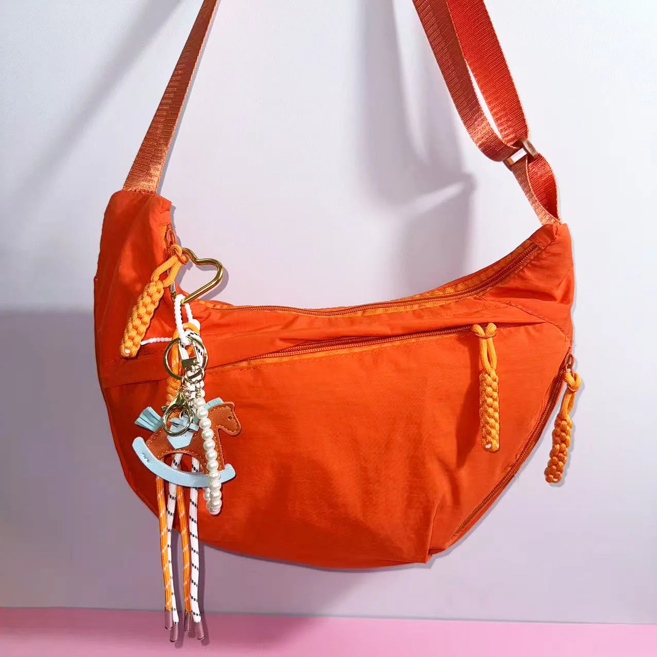 

Nylon Fabric Shoulder Bag With Charms New High Capacity Women's Crossbody Messenger Bag Leisure Versatile Shoulder Hobos Bag