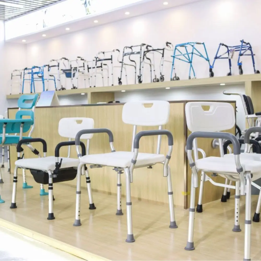Seau de toilette en plastique de grande capacité, résistant, idéal pour les personnes âgées, les patients et les soins infirmiers.