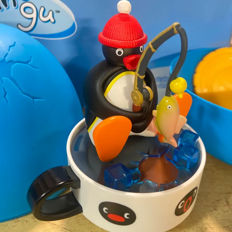 本物のピングー超かわいい楽しいシーンシリーズブラインドボックスエッグトレンディかわいい人形ペンギンモデルオーナメントコレクト子供の誕生日ギフト
