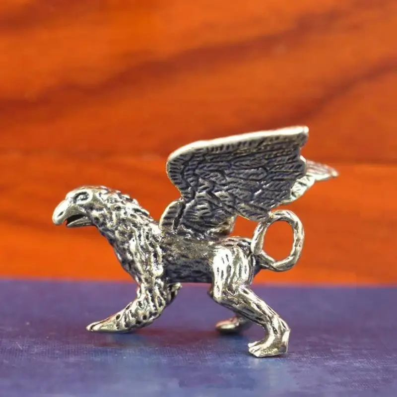 Mini-Messingfiguren von Drachen und Griffins, detaillierte Schnitzereien, antike Oberfläche, Schreibtischdeko, Sammlerstück – Detail 17