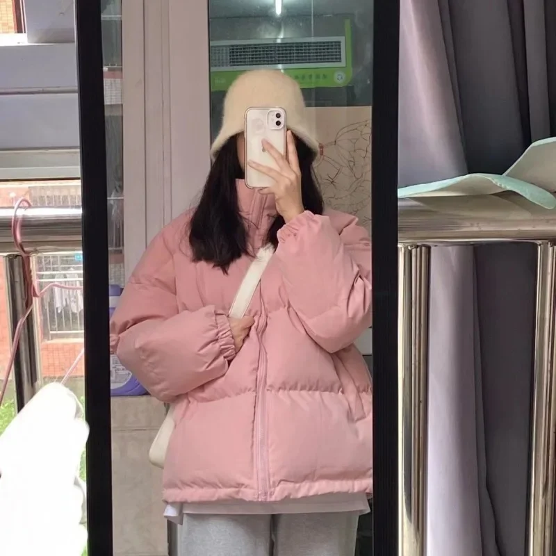 سترة منتفخة قصيرة للنساء مقاس كبير فضفاضة للخريف والشتاء ملابس خارجية سميكة موضة صفراء بياقة واقفة وسحابات سترة نسائية دافئة