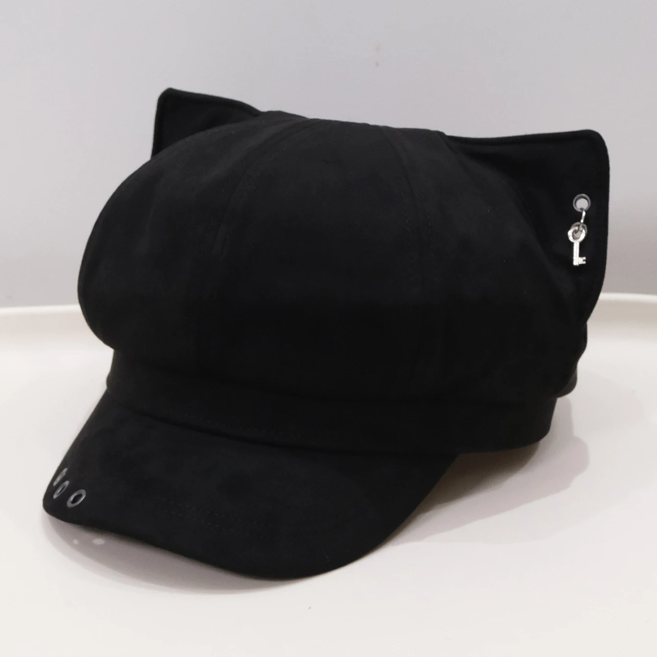 Korean Style Solid Color Cat Ear Newsboy Hat, Iron Ring Keychain Design, Octagonal Cap, Autumn Winter Atmosphere, Duckbill Hat