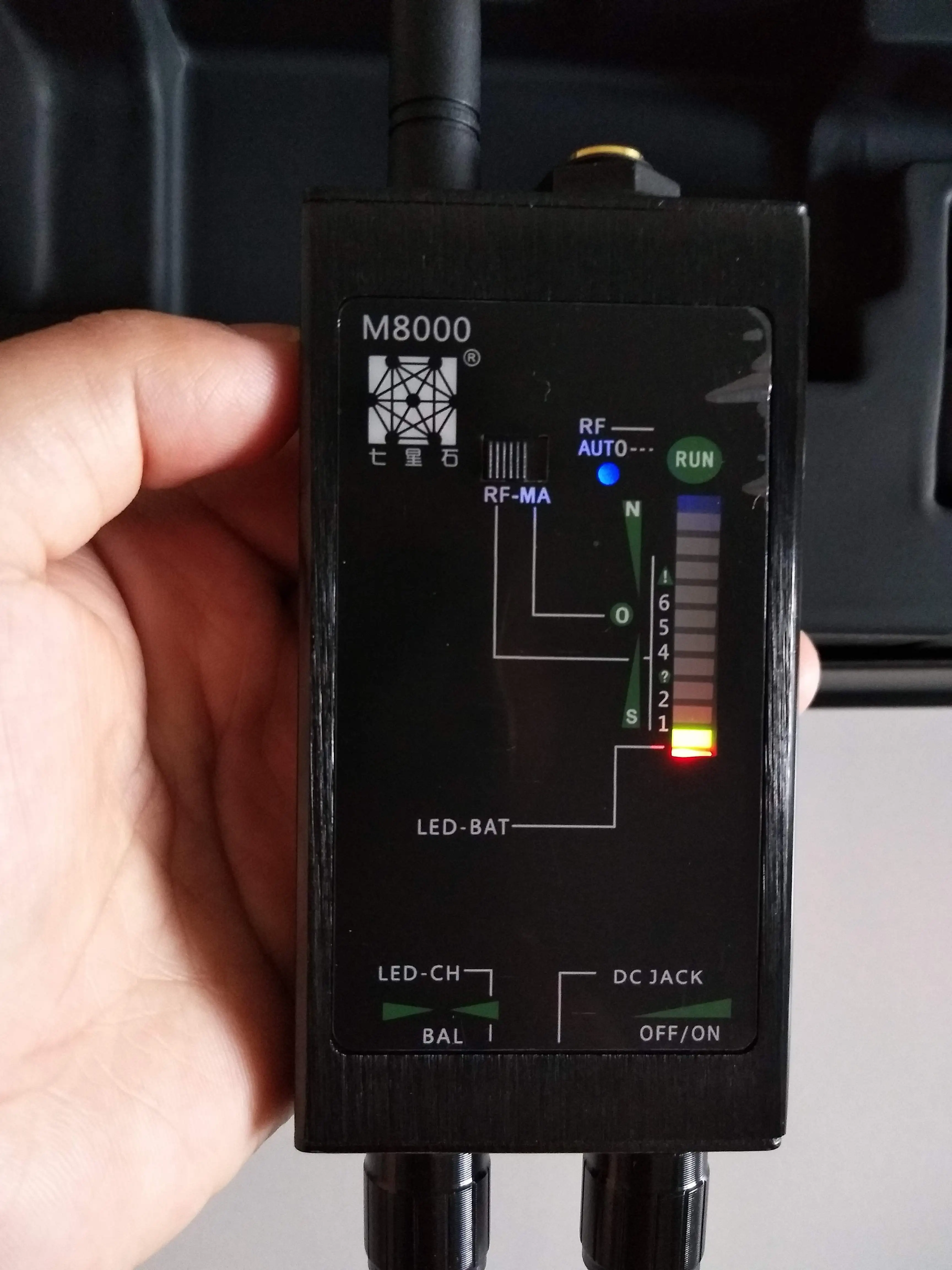 Rastreador GPS de câmera sem fio M8000 de alta qualidade e detector de bugs RF para celulares com compatibilidade de rede GSM