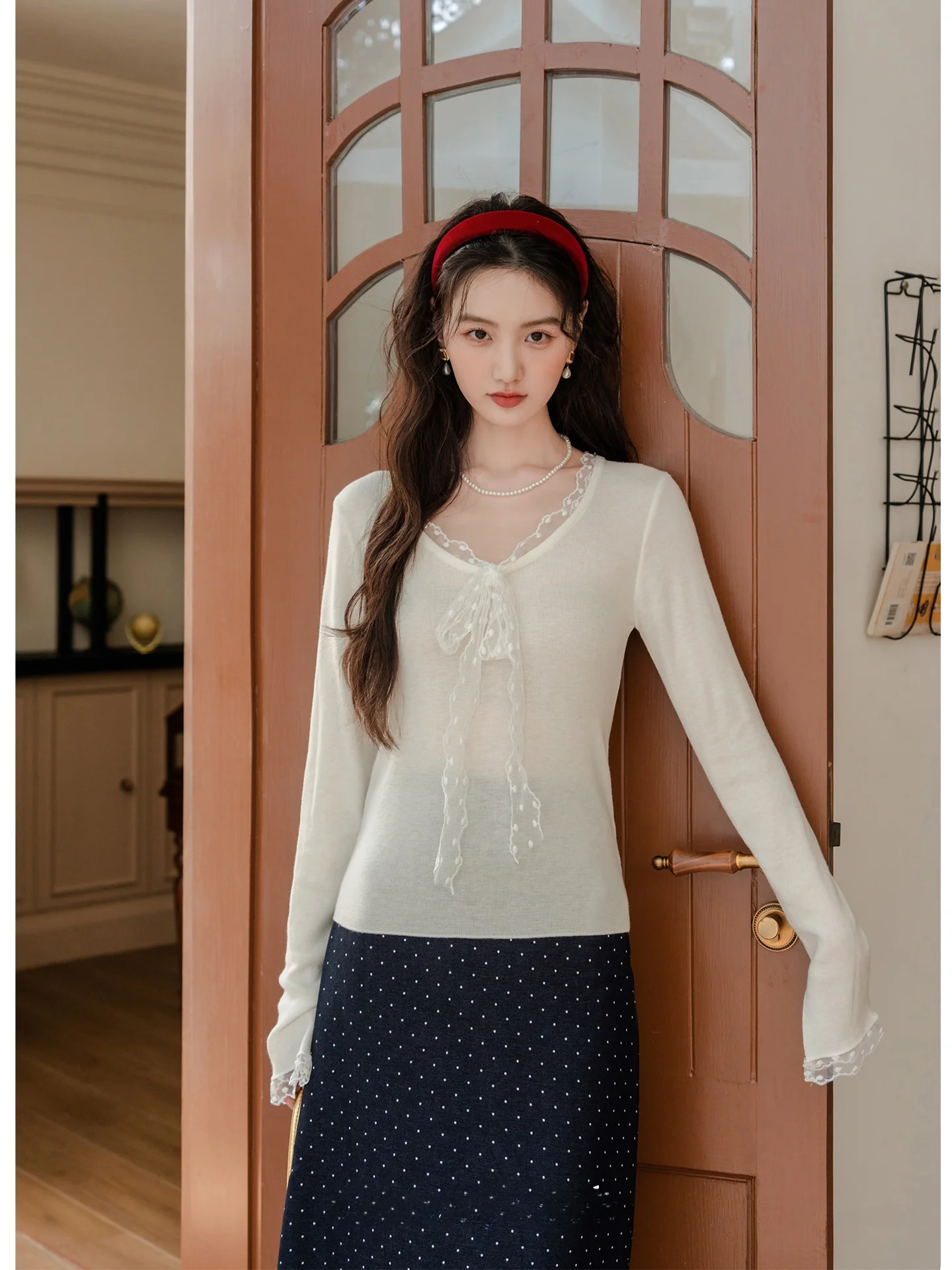 

Женский модный трикотажный джемпер из тонкого хлопка с V-образным вырезом, длинными рукавами и кружевными вставками, с узлами, в французском стиле, для ранней осени