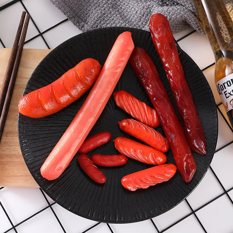 Symulacja Hot doga grillowana kiełbasa Model fałszywe jedzenie restauracji z grillem wystrój okna rekwizyty fotograficzne 4 sztuk/partia