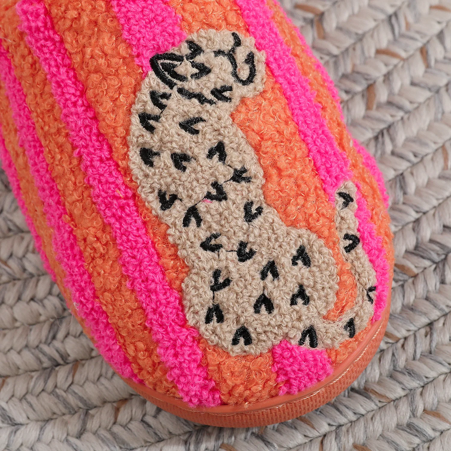 Herren-Plüschpantoffeln, farblich abgesetzte, bestickte Winter-Hausschuhe mit gestreiftem Leopardenmuster, rutschfeste, warme, bequeme Plüschschuhe für Damen – Detail 12
