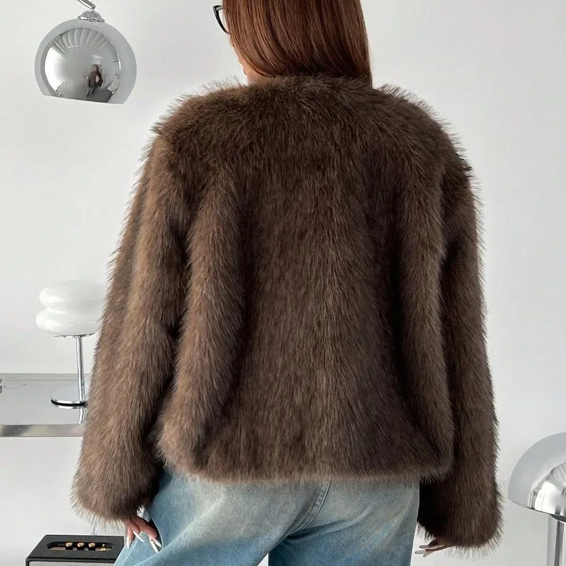سترة نسائية قصيرة من فرو الثعلب الصناعي لعام 2025 مفتوحة من الأمام ورقبة مستديرة سترة سميكة مع زخرفة من الفرو الصناعي ملابس خارجية شتوية دافئة