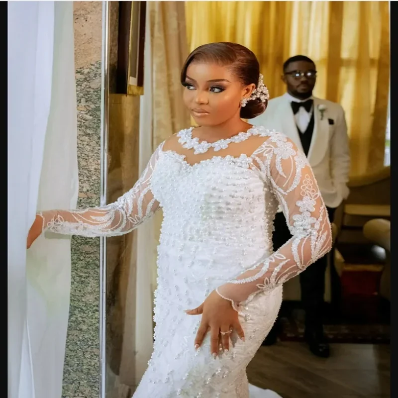 カスタムメイドのOネック、手刺繍のパールとスパンコールをあしらったウェディングドレス、花嫁用ローブ・ド・マリエ、スイープトレイン、フルスリーブ、ヴィンテージブライダルガウン