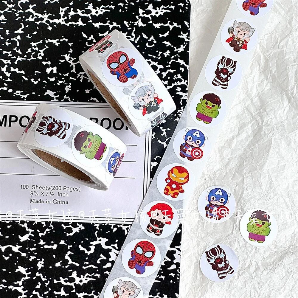 500 sztuk/rolka Kawaii Disney Avengers naklejki Cute Cartoon superbohater naklejka dekoracja gitara Notebook telefon naklejki dla dzieci zabawki