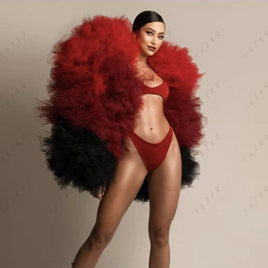 เสื้อคลุมผู้หญิงสีแดงดำผสมผสาน งานแฮนด์เมด แจ็คเก็ตสำหรับงานปาร์ตี้ แขนเสื้อแบบเลเยอร์ ทันสมัย ผ้าทูลหลากสี