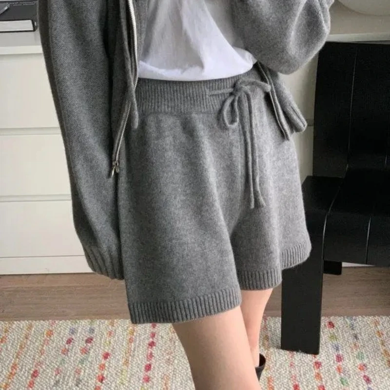 

Simple High-waisted, Wide-leg Knitted Shorts for Women with An Elastic Waist and An A-line Style Casual Pants
