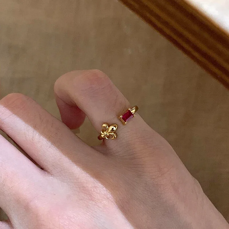 

Элегантное кольцо с цветком ириса для женщин, уникальный дизайн, высокая мода, универсальное, из меди с золотым покрытием, для повседневной носки, унисекс, асимметричное.