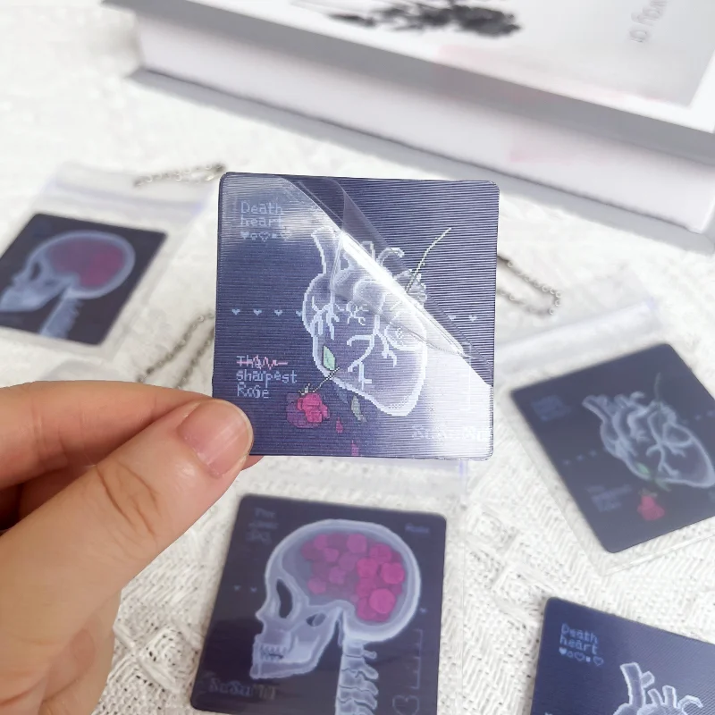 Rose Skull ตะแกรงการ์ดพิกเซลสไตล์ CT Retro ฟิล์ม Key CHAIN กระเป๋าจี้ตกแต่งสไตล์ใหม่ของเล่นเป็นของขวัญ 1 ชิ้น
