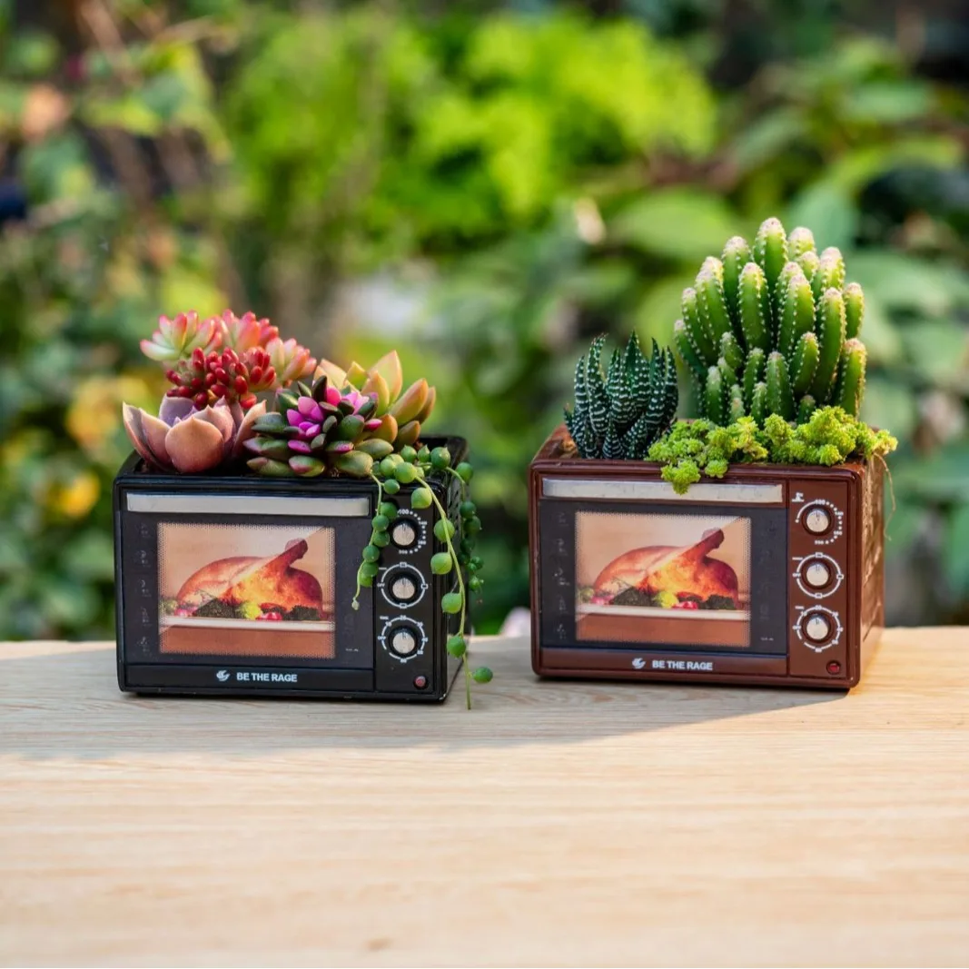

Vintage Resin Oven-Shaped Fleshy Flower Pot Small Landscape Crafts for Office Living Room Balcony or Garden Decorations