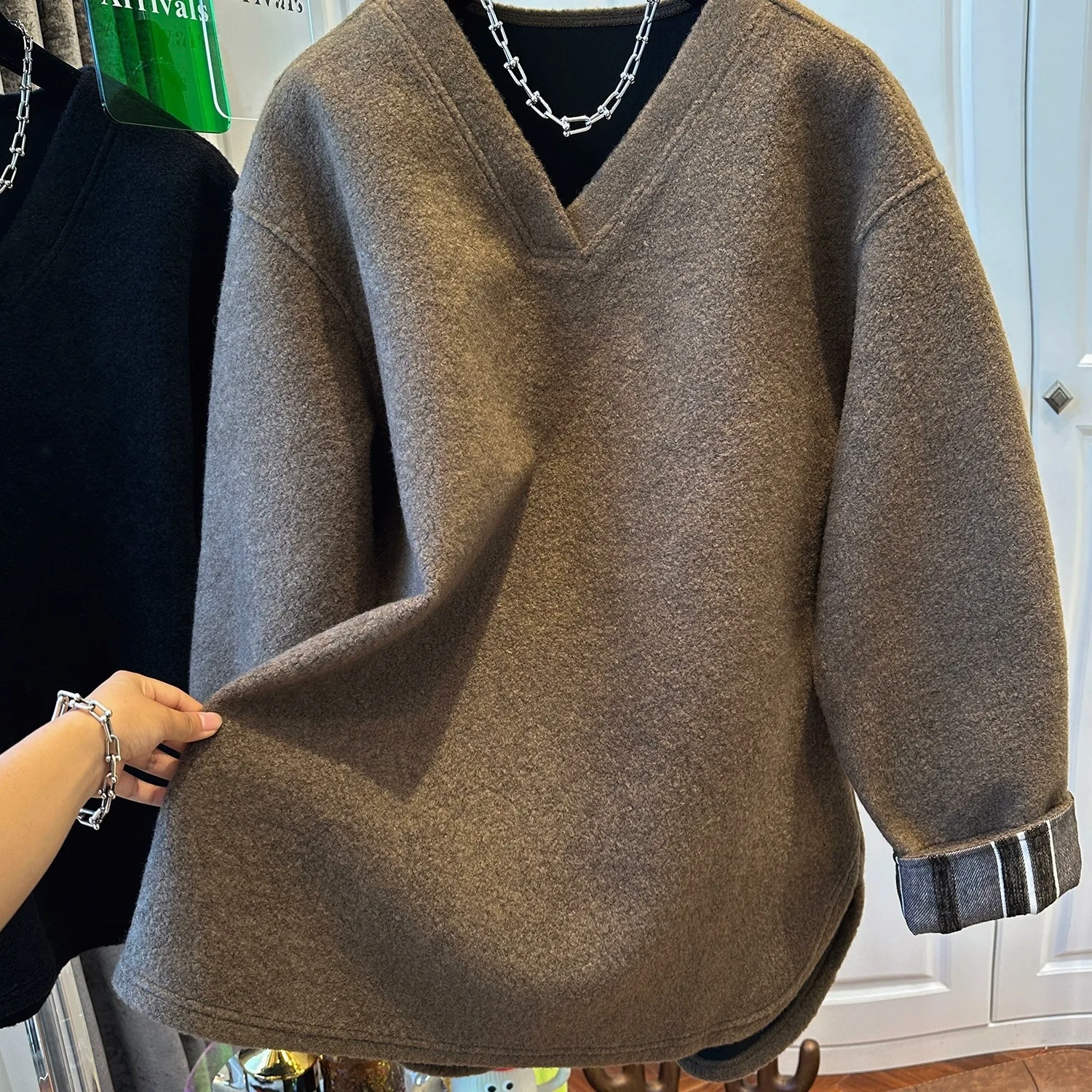 V-neck thick warm woolen pullover hoodie for women in winter,  loose, high-end black woolen top  streetwear women